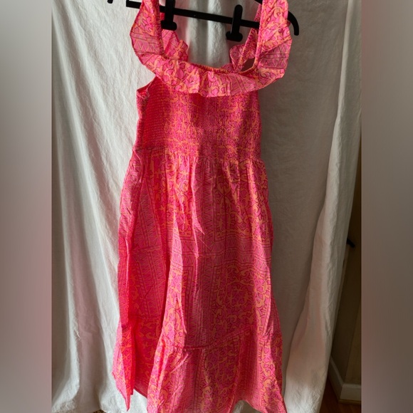 Vineyard Vines Dresses & Skirts - VINEYARD VINES smocked dress
